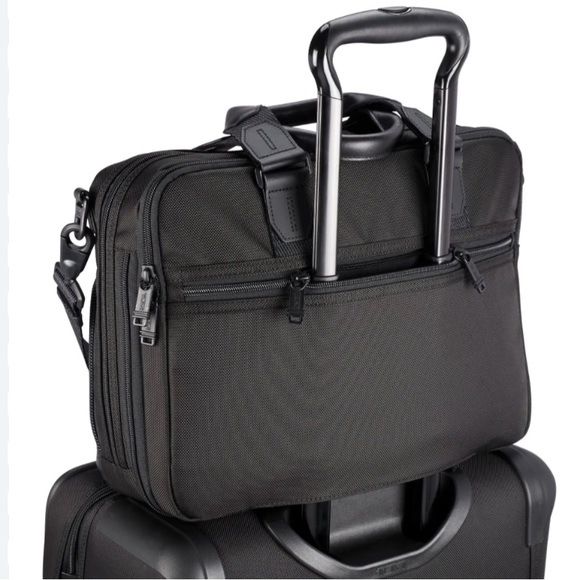 TUMI Bravo Albany Slim Computer Brief Black Shoulder Strap New With Tag - Picture 7 of 15